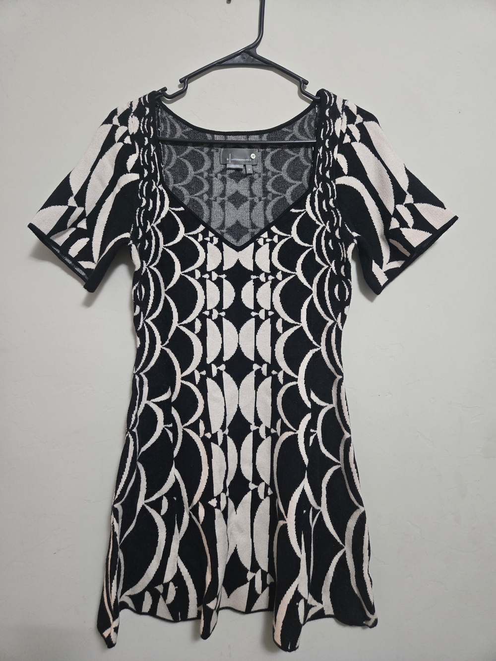 Anthropologie Black and Cream Geometric V-Neck Knit Dress -S - Picture 3 of 8